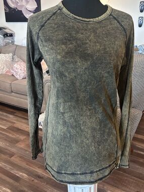 BUCKLE BLACK Acid Washed green Burnout Top Small